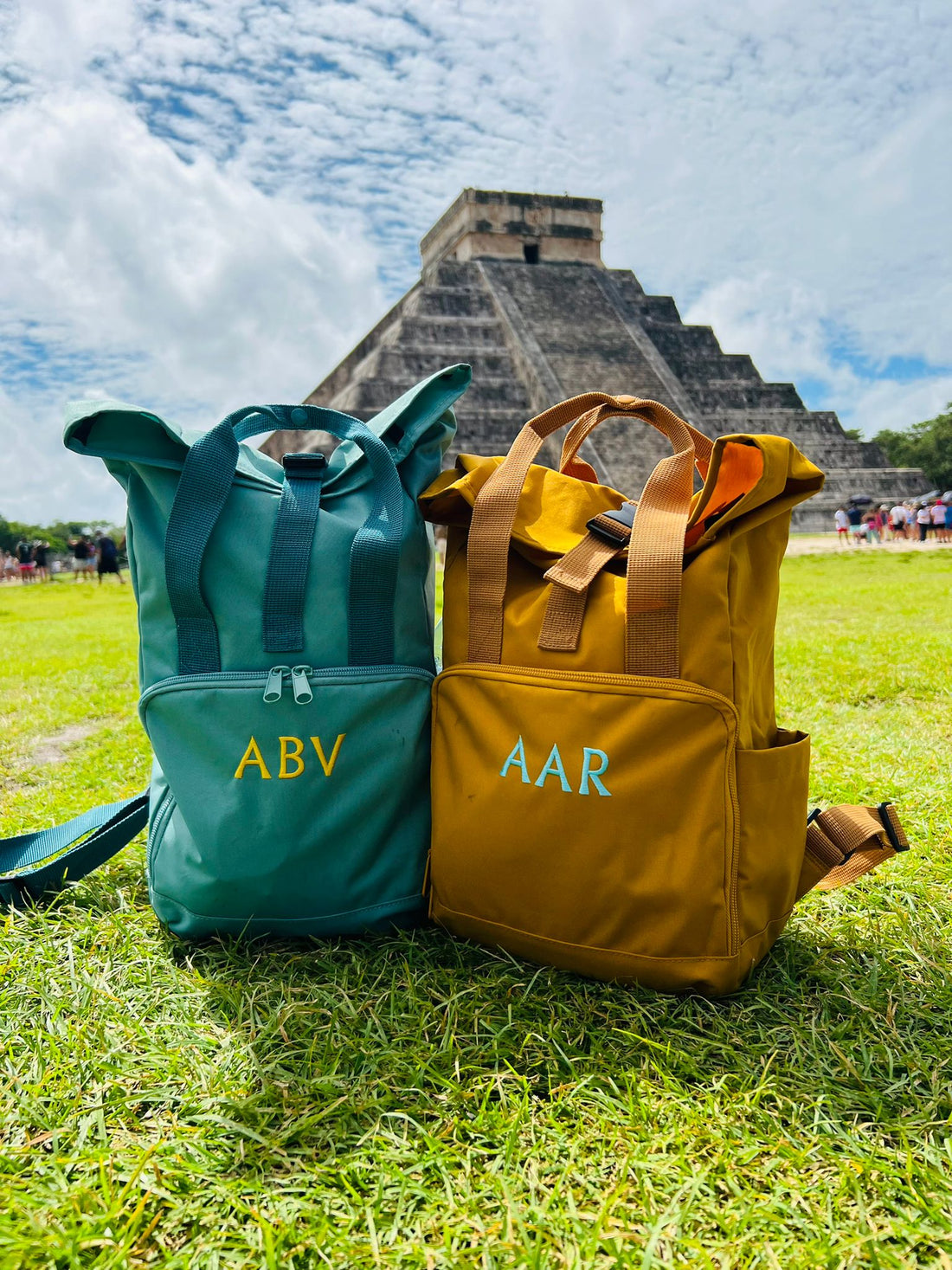 Descubre los beneficios de las mochilas roll top personalizadas para viajar en avión o ir de excursión
