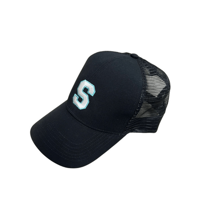 Gorra trucker ECO con inicial - NEGRO